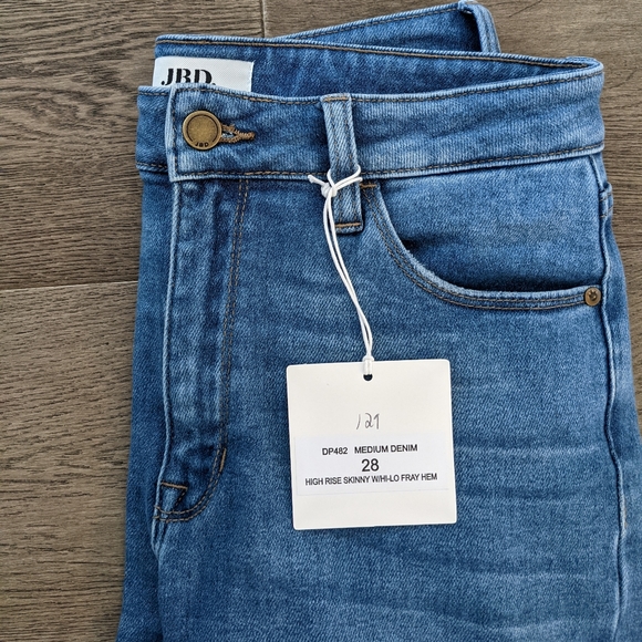JBD High Rise Skinny w Hi-Lo Hem - Picture 2 of 5
